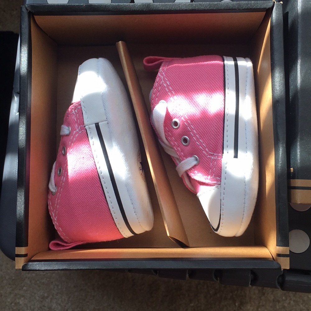 Infant pink converse